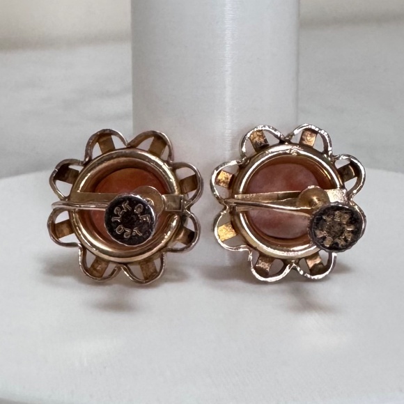 Vintage 12K Gold Filled GF Carved Shell Cameo Screw-back Earrings 4.72 Gram - Picture 9 of 11